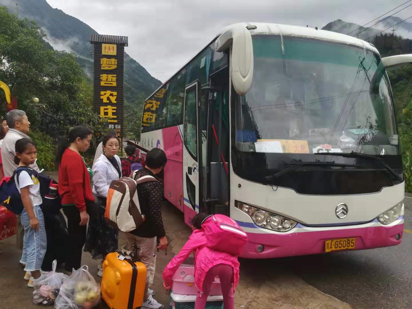 天灾无情人世有爱  抗洪抢险我们义禁止辞