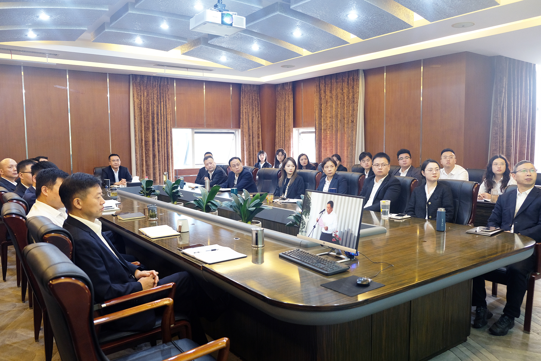 腾博汇游戏官方网站运业加入永锋集团建设二十周年暨先进模范人物表扬大会