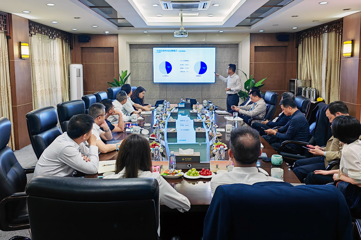 腾博汇游戏官方网站运业党委书记、总司理蔡亮发带队前往苏汽集团考察交流