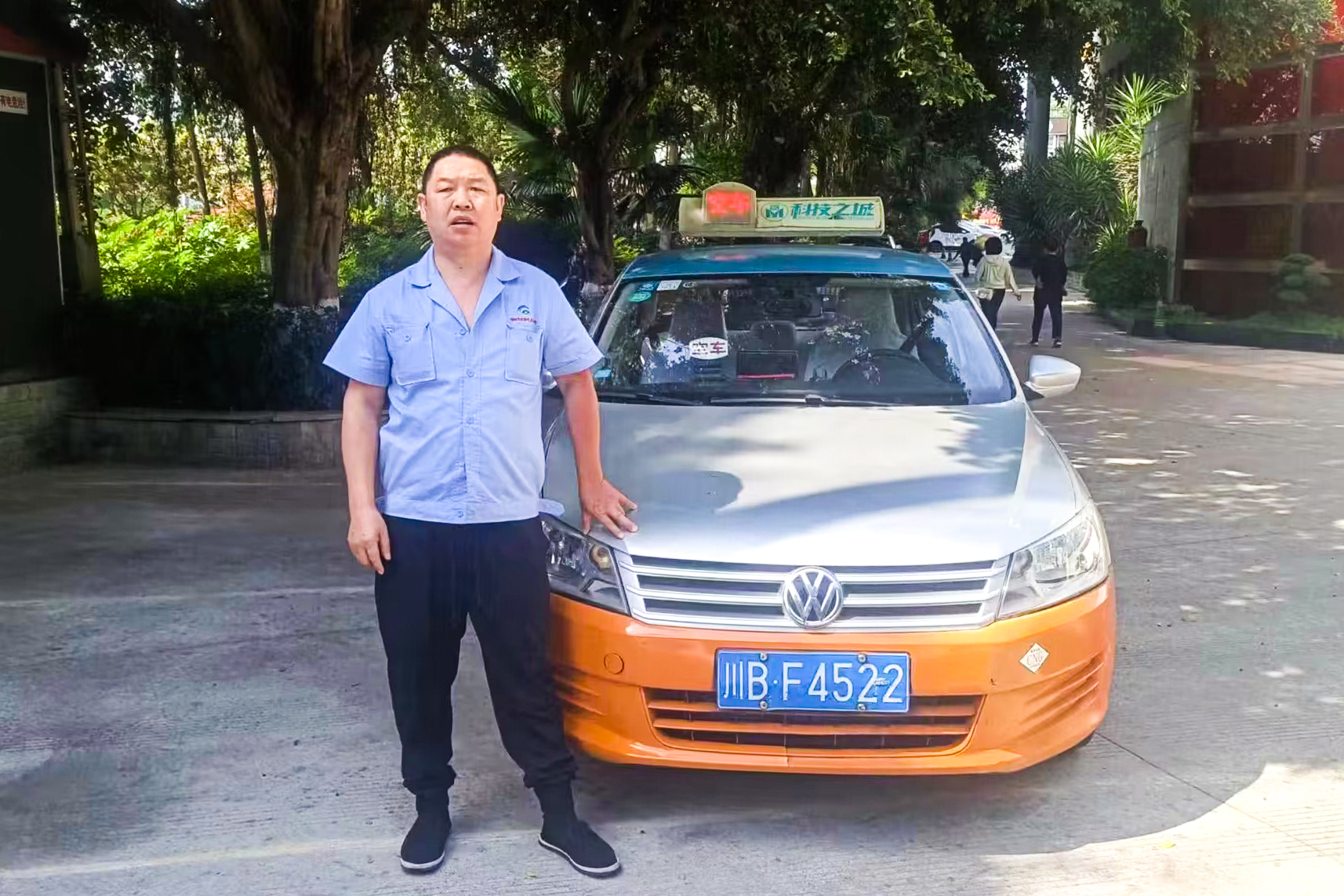 【最美运业人】旅客突发疾。。。。。，，，，，“的哥”迅速送医