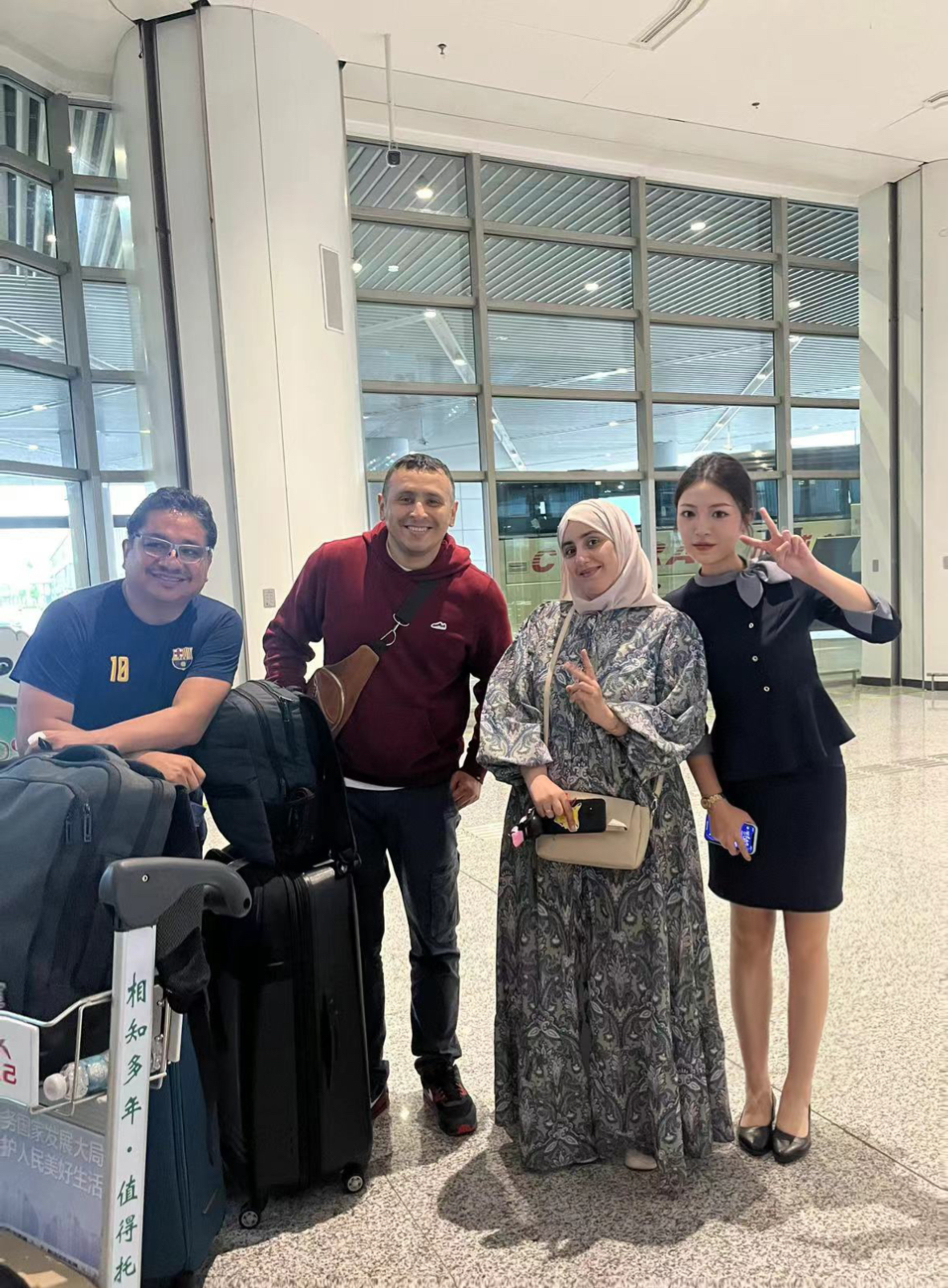 天府行机场专线：卓越服务显专业，，，，，，，，接待外宾获赞誉