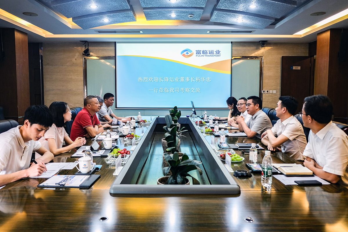 宜宾长锋运业董事长杨华忠一行到腾博汇游戏官方网站运业交流座谈