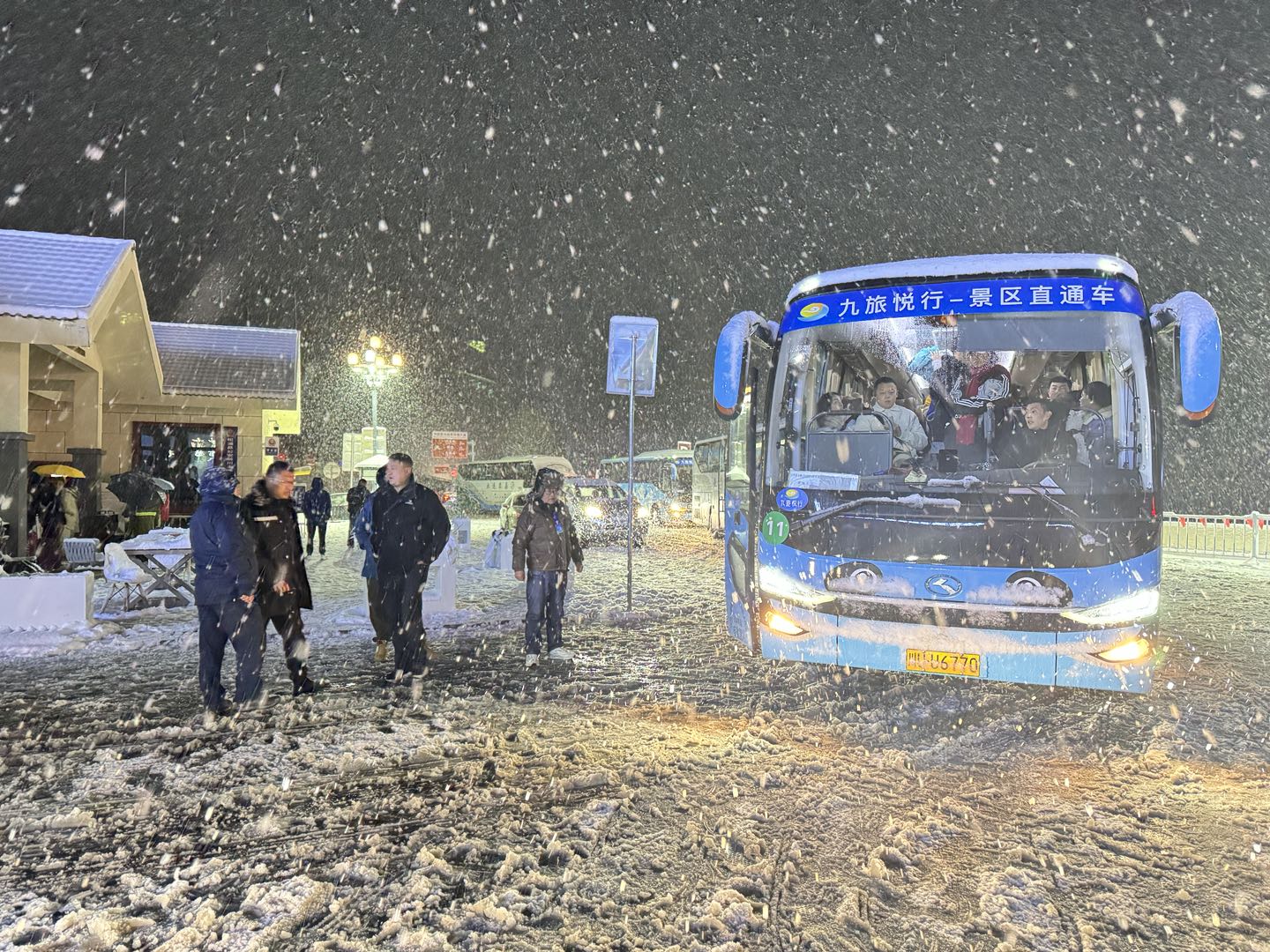 凛冬风雪中的温暖守候——九旅悦行景区直通车以行动誊写责任与继续