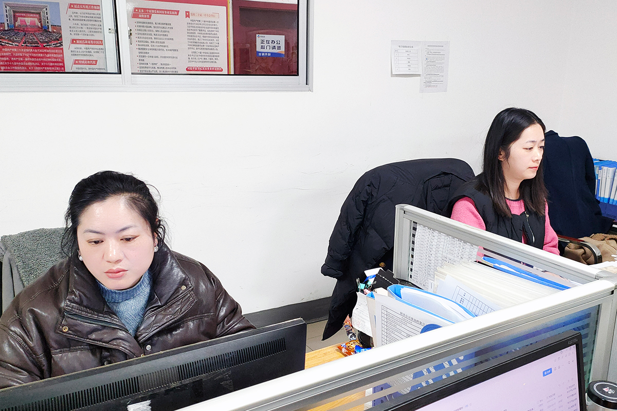 20250213-01-02事情中的李清（右）、李松英（左）