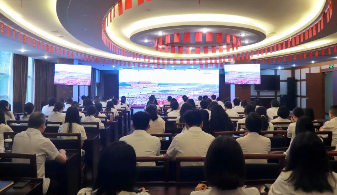 腾博汇游戏官方网站运业组织全员寓目纪念中国人民抗日战争暨天下反法西斯战争胜利80周年阅兵仪式